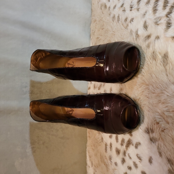 Vince Camuto Signature ~ Ronan ~ Bordo color ~ EEL Panel Size 8 - Picture 4 of 7